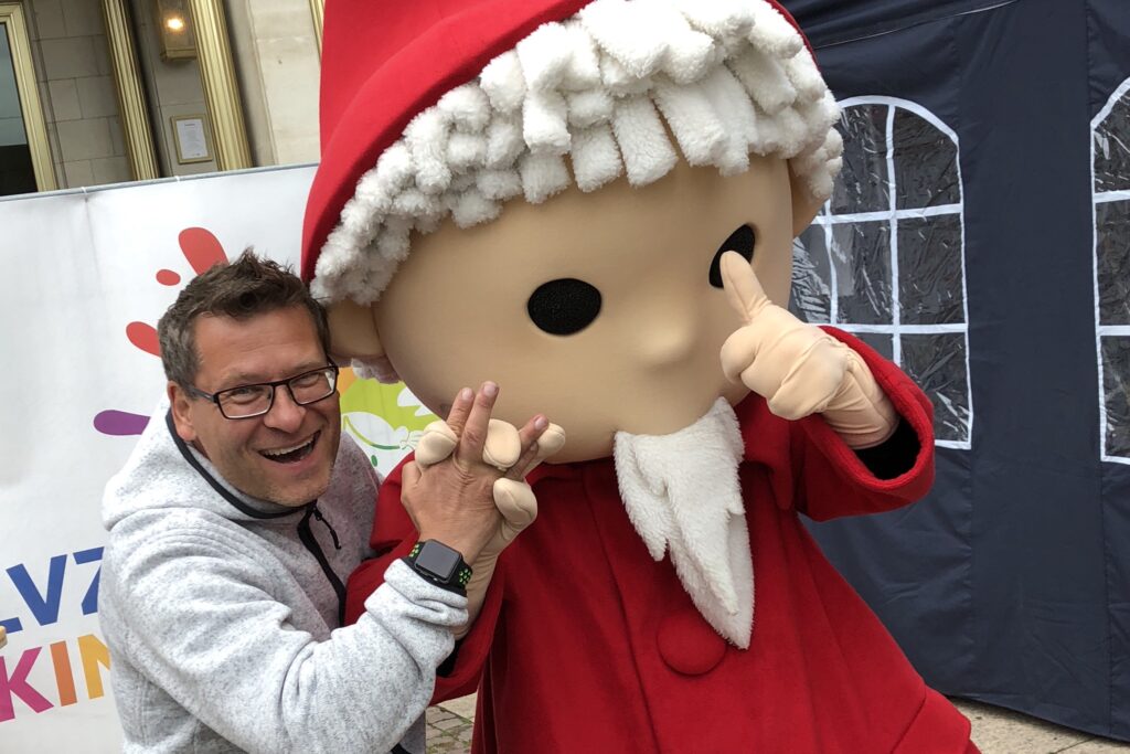 Moderator Gerd Edler beim LVZ Kinderfestival Leipzig